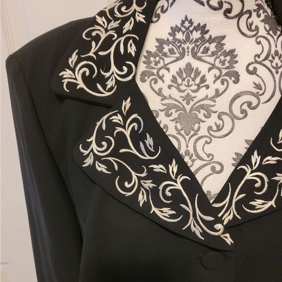 Plaza South woman's suit embroidered blazer - Picture 4 of 8